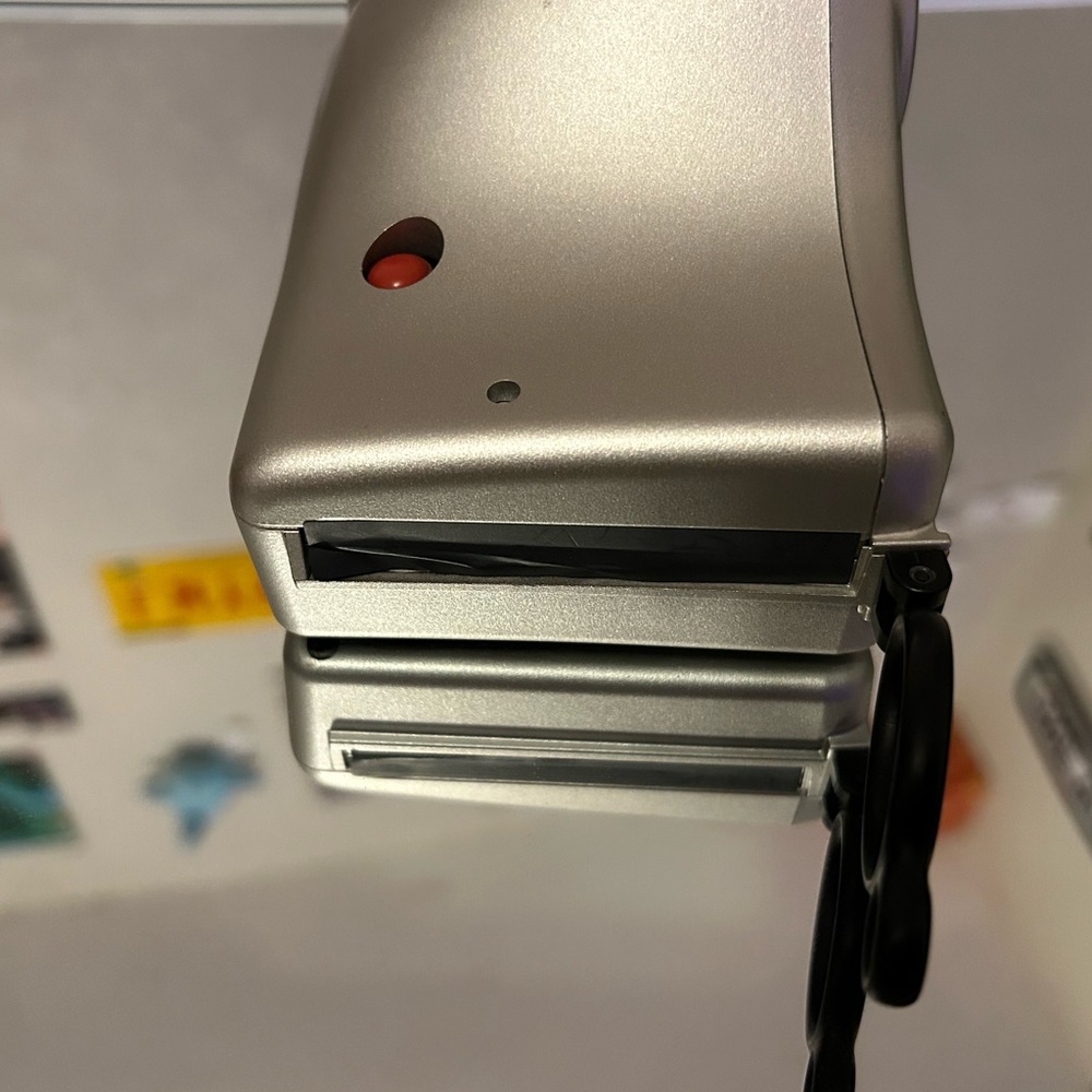 Polaroid Pull Camera - Picture 3 of 5